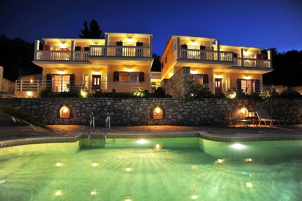 Foto 11 von 30: Villa Avgerini Paxos III: Breathtaking sea views, private terrace & amazing pool