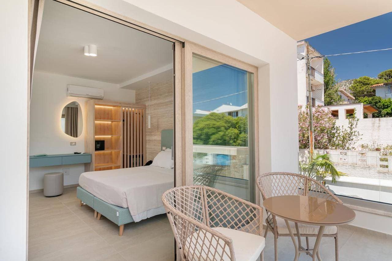 Foto 4 von 12: Double Room with Balcony