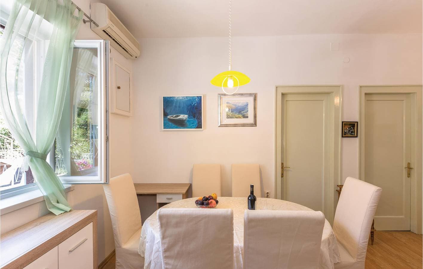 Foto 12 von 24: Gemütliche Ferienwohnung mit Terrasse in der Nähe der Küste von Makarska und mit Restaurants