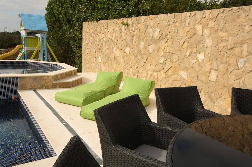 Foto 12 von 30: Makellose und luxuriöse moderne Villa mit großem Infinity-Pool und Spa (für 10 Personen)