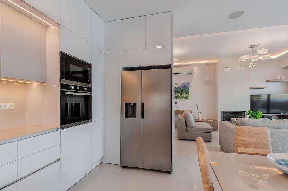 Foto 11 von 30: Seafront brand new luxury villa, heating pool -ideal for families, free transfer