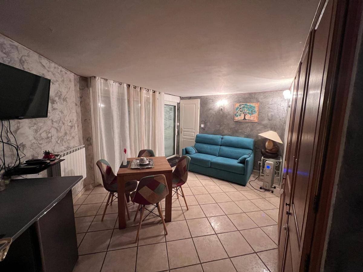 Foto 4 von 9: Double Room with Private Bathroom