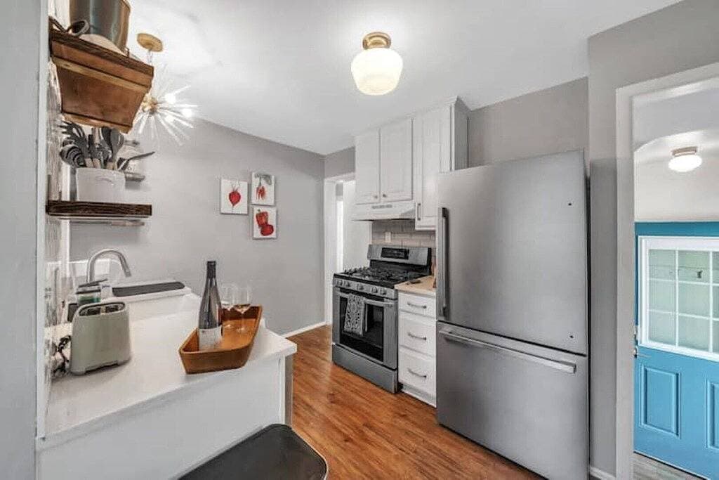 Foto 7 von 29: The Woven Oak - Gorgeous & Cozy Cottage with Game Room, Bar & 2 Full Baths