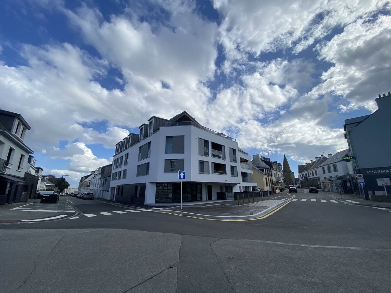Foto 13 von 23: Larmor-Plage: T2 de standing avec terrasse, parking – 50m de la plage, 10m des commerces