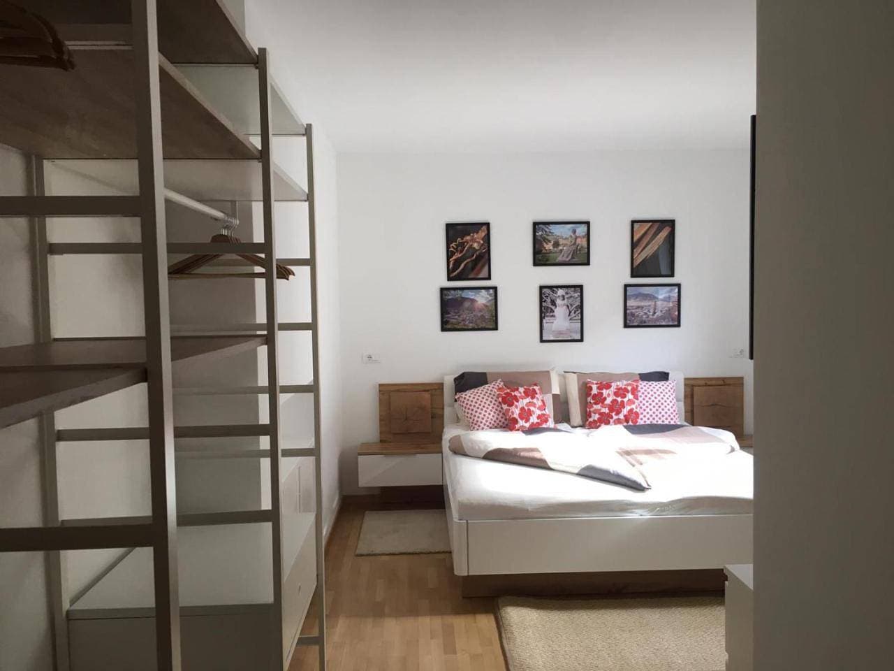 Foto 7 von 23: Two-Bedroom Apartment