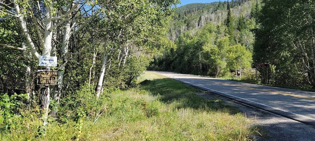 A peaceful mountain retreat with rustic charm 1/2 mile from ski and bike resort 1