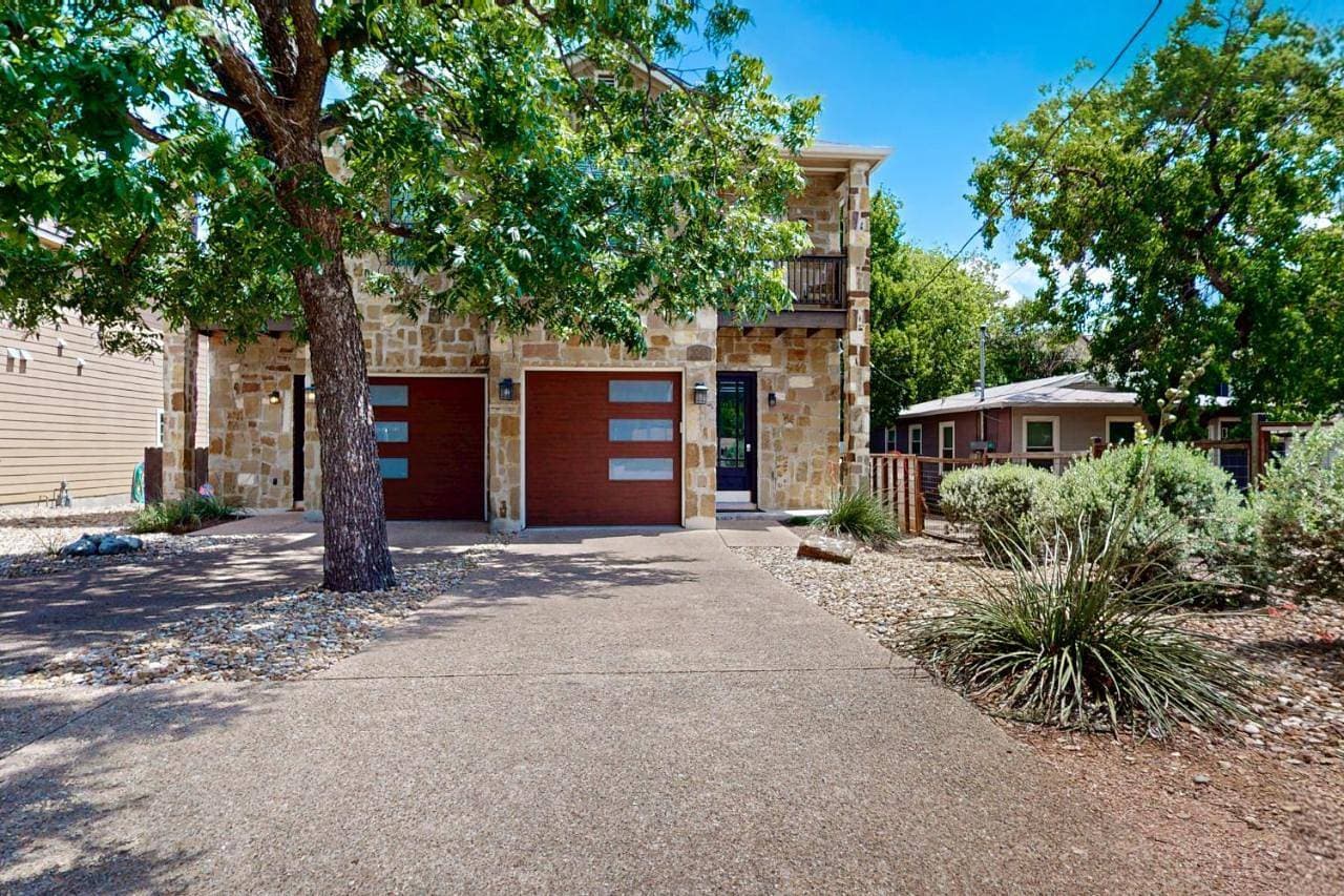 South Congress Getaway 1