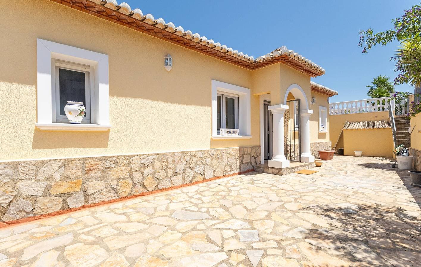 Gemütliches Orba-Apartment mit Pool, Parkplatz und Terrasse 1