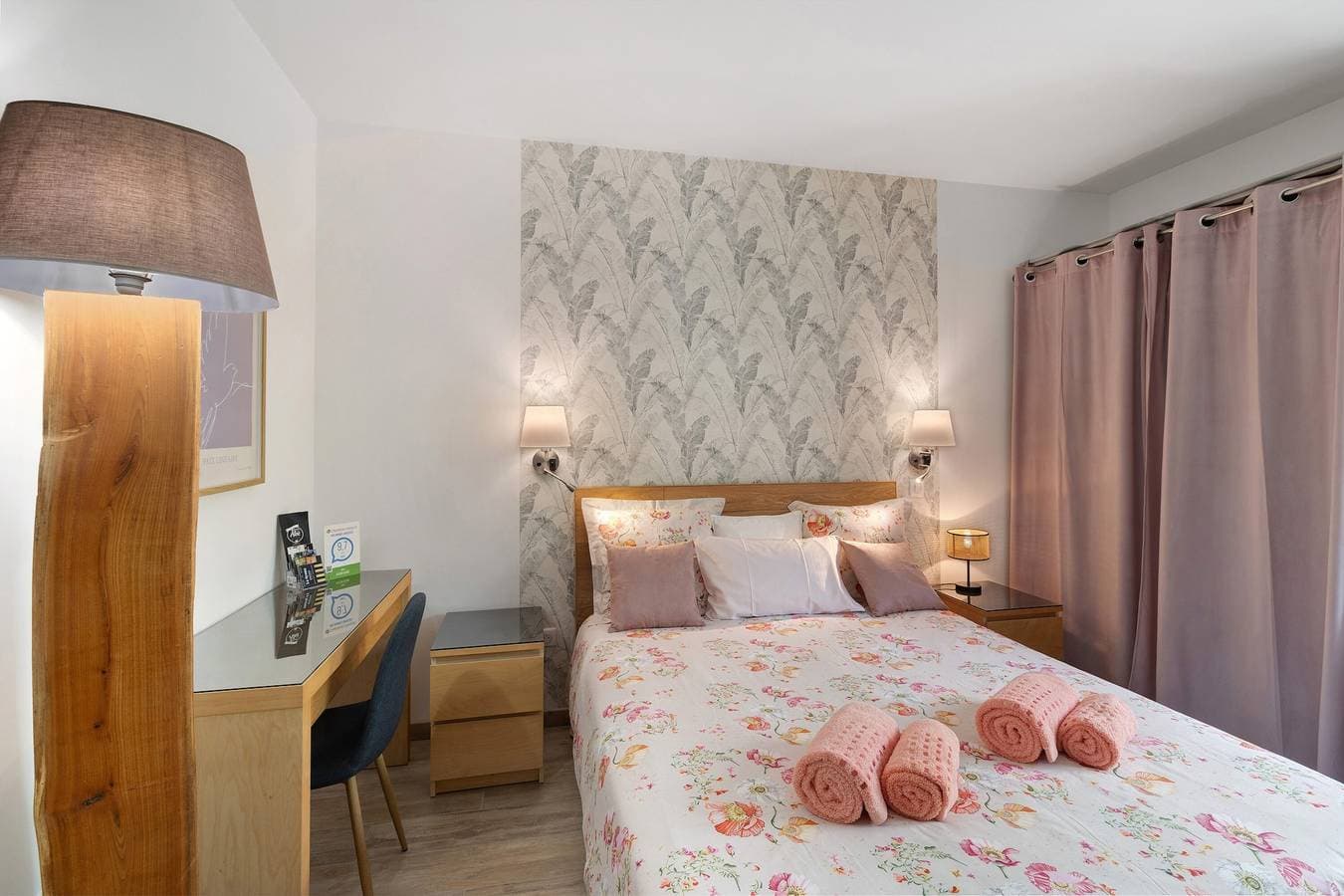 Foto 7 von 24: Gästezimmer „Au Cerf Blanc Suite Parentale“ mit Bergblick, WLAN und Klimaanlage