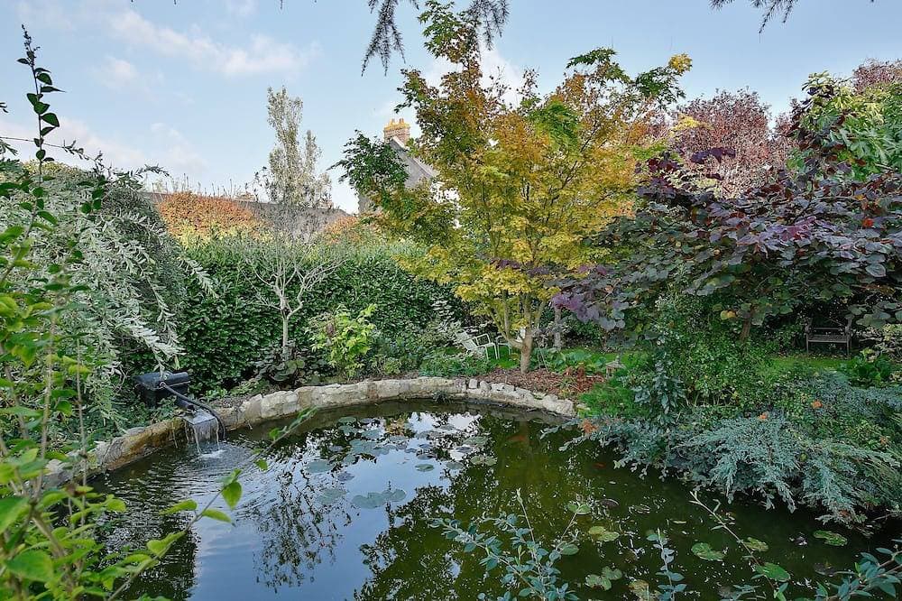 Foto 10 von 17: Le Nid de La Maison Saint Léonard | Schöner Gemeinschaftsgarten im Zentrum