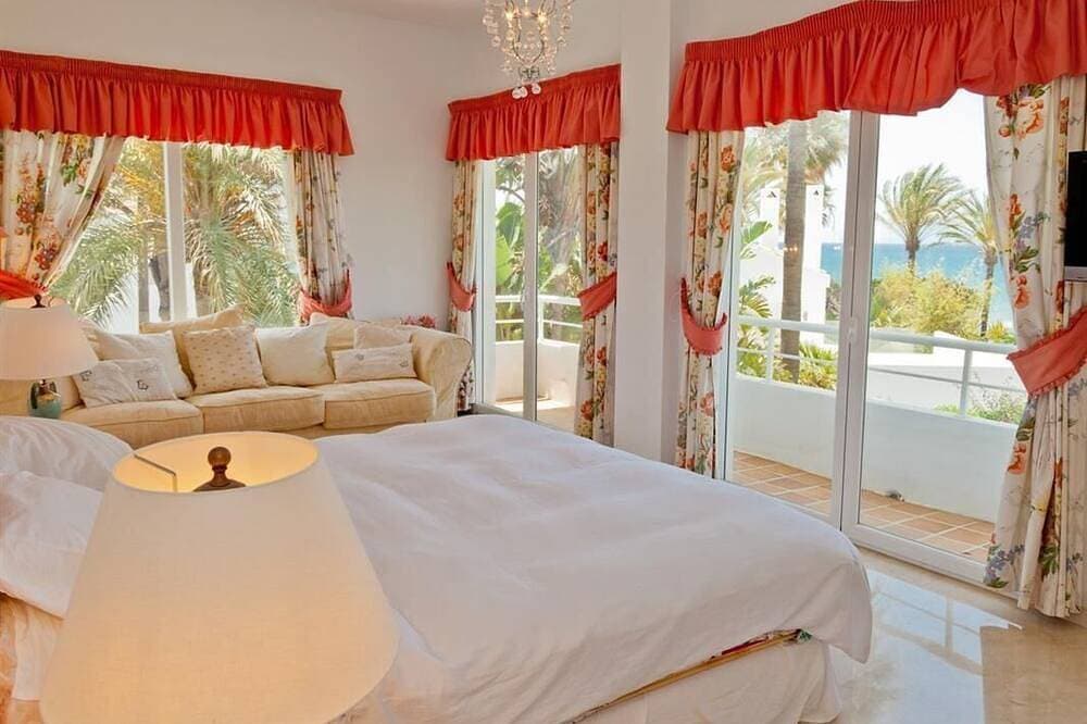 Foto 3 von 24: Schöne Familienvilla mit Pool direkt am Meer, Gegenüber Nikki Beach in der Nähe von Don Carlos