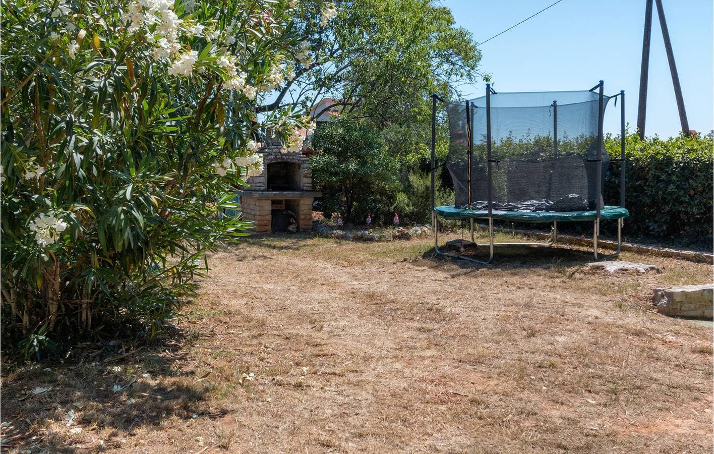 Foto 4 von 20: Gemütliche Ferienwohnung mit Terrasse, Klimaanlage und Parkplatz in der Nähe des Strandes Bijela