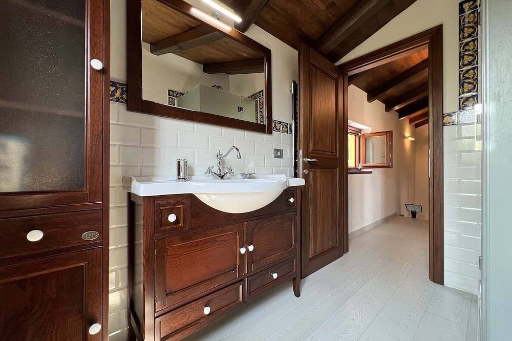 Foto 8 von 30: Villa Tellaro 8 pax, Waterfront holiday house with Pool, Wifi, BBQ, and Sea View