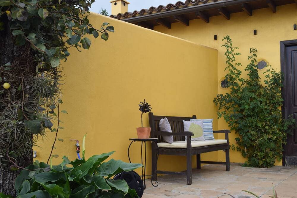 Foto 9 von 30: Villa I Schlafzimmer mit beheiztem Pool und privatem Grill