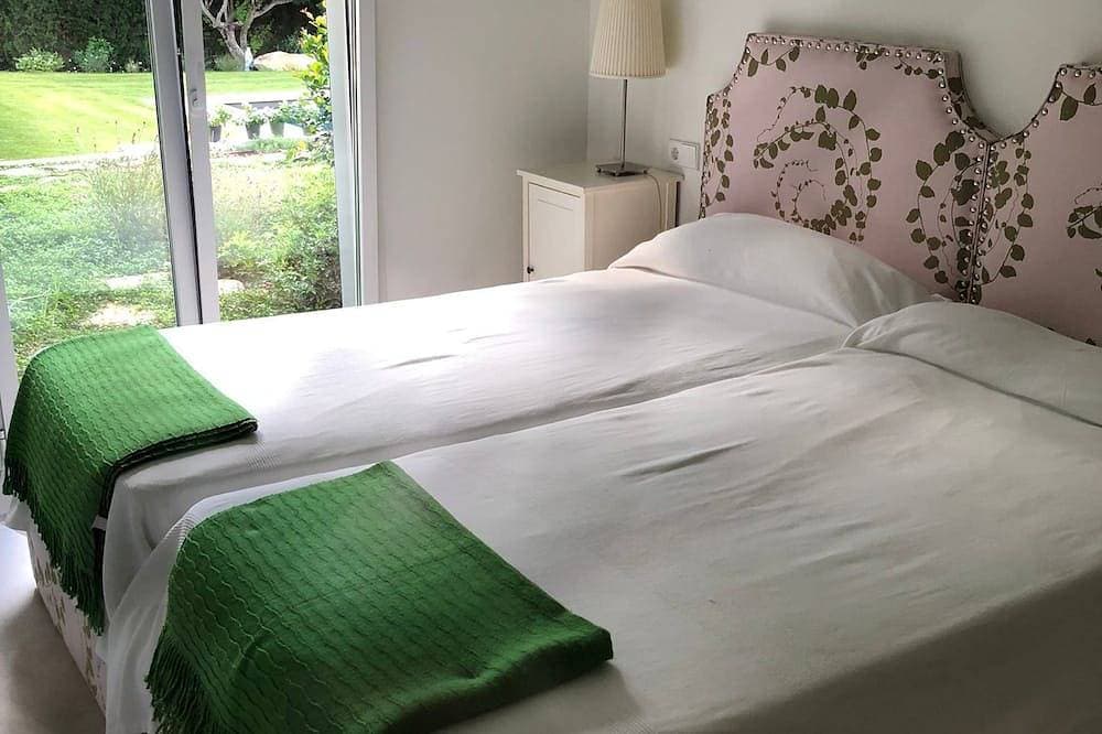 Foto 2 von 30: New family villa with pool and garden next to the beach (licenseETV2325)