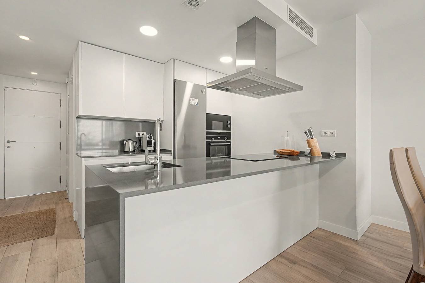 Foto 6 von 23: Apartment 'In Inbisa' mit Meerblick, WLAN und Klimaanlage