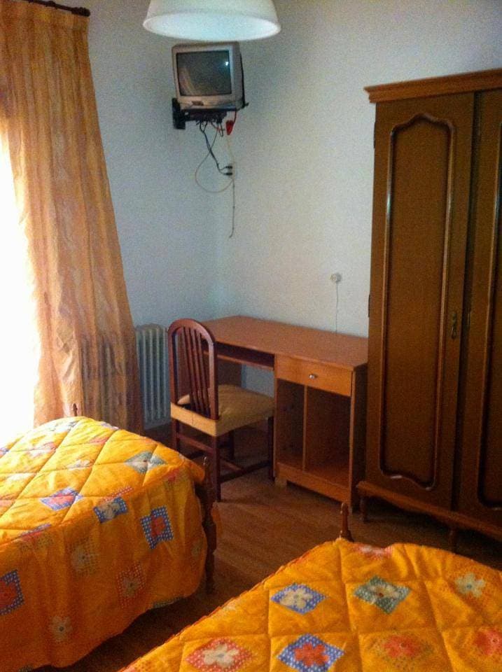 Foto 7 von 14: Double or Twin Room with Shared Bathroom