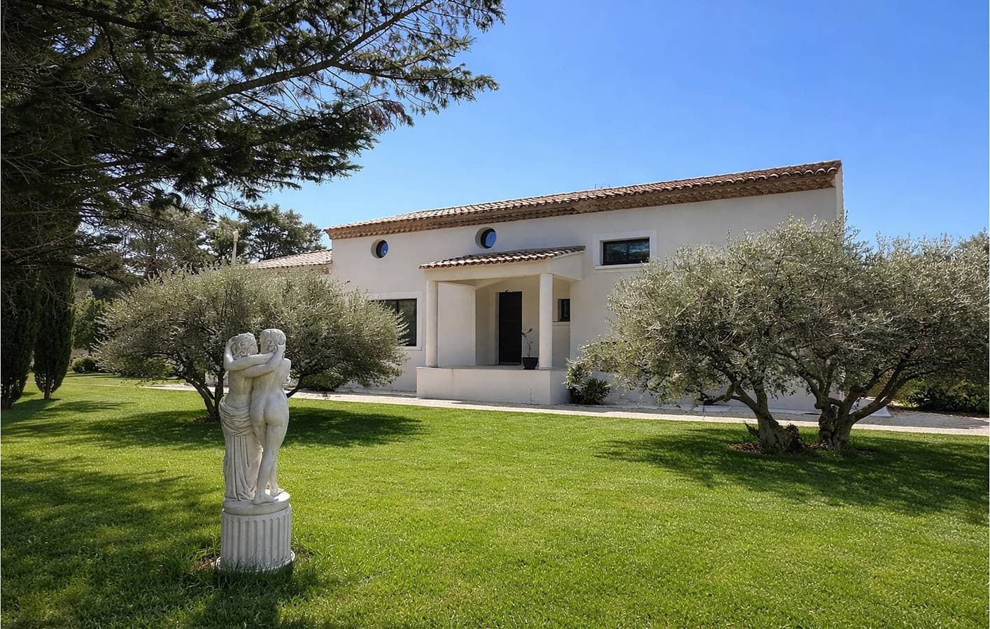 Charmantes Apartment mit einem Schlafzimmer, Pool und Terrasse in Grans 1