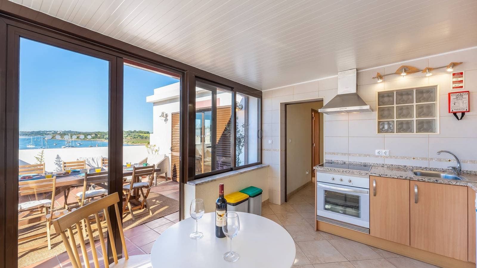 Foto 6 von 35: Maravilhoso Duplex T3 com Terraço by LovelyStay