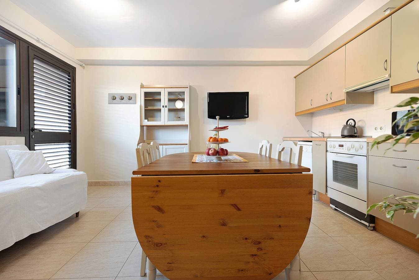 Foto 7 von 22: Schöne und helle Ferienwohnung mit Terrasse und direktem Eingang von der Straße.