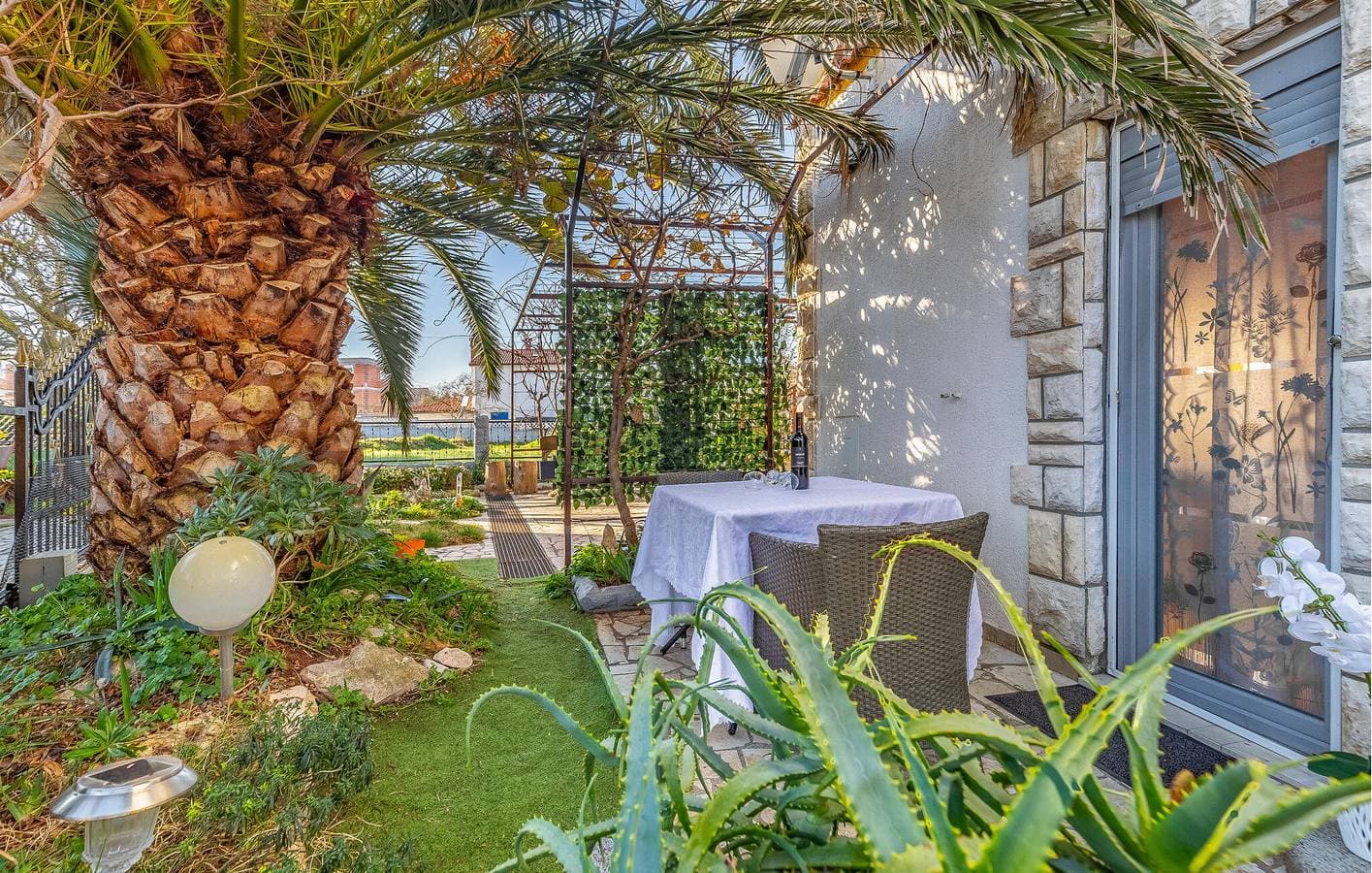 Foto 3 von 33: Gemütliche Ferienwohnung mit Terrasse, WLAN und 1 km Entfernung zum Strand Bijeca