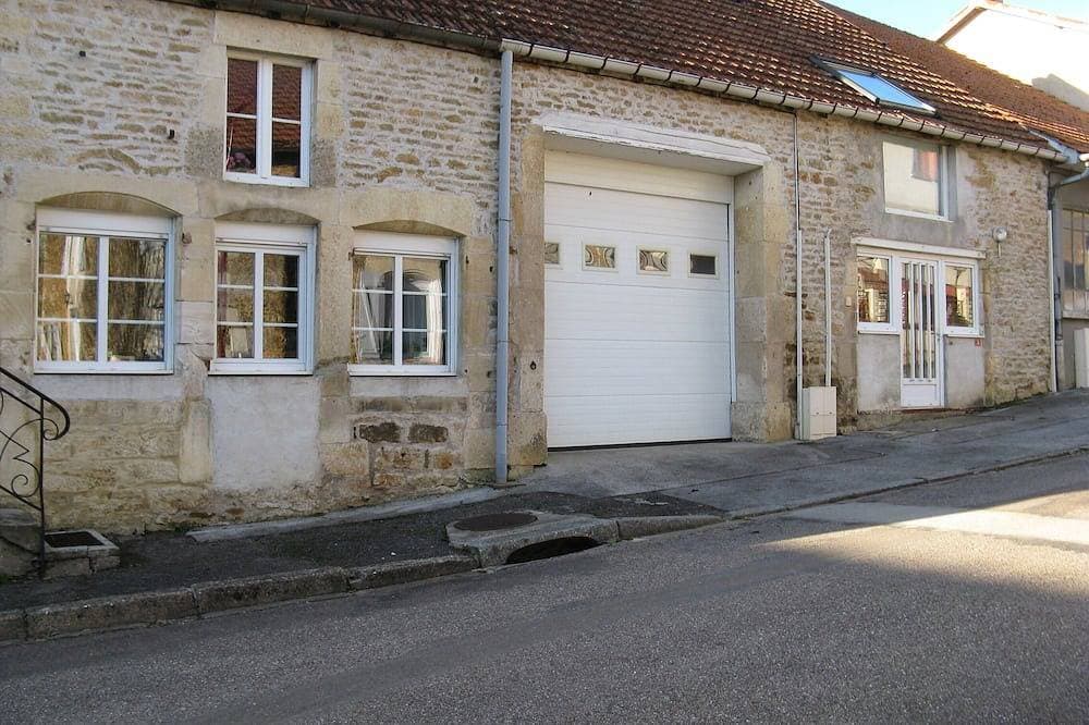 Foto 10 von 26: Freistehendes Haus in einem Dorf mit Geschäften mit der Bezeichnung 3 Sterne