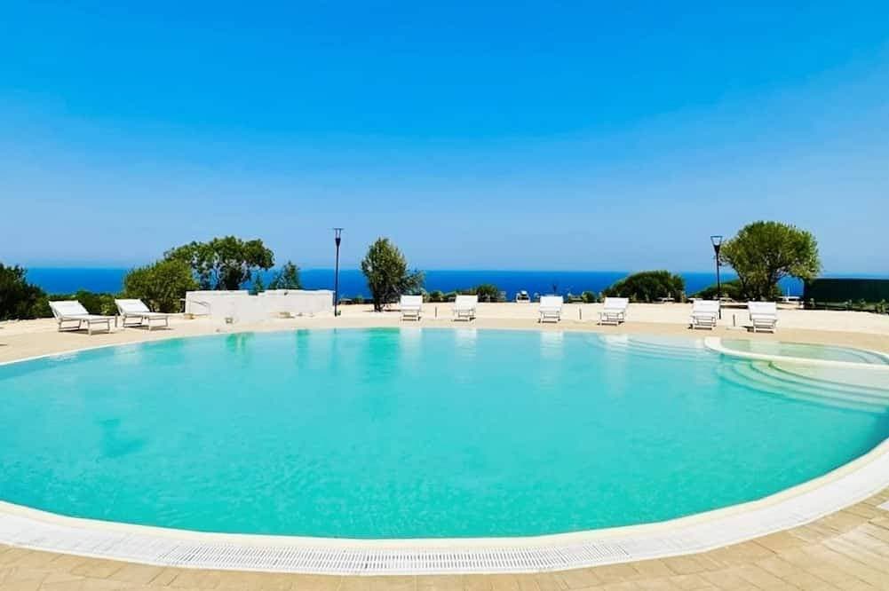 Foto 12 von 12: Two-room apartment of approximately 28 m2, located on the ground floor or first floor with sea view, composed of a living room with kitchenette, double sofa bed, double bedroom (joinable single beds), bathroom, balcony or veranda. Some apartments may hav