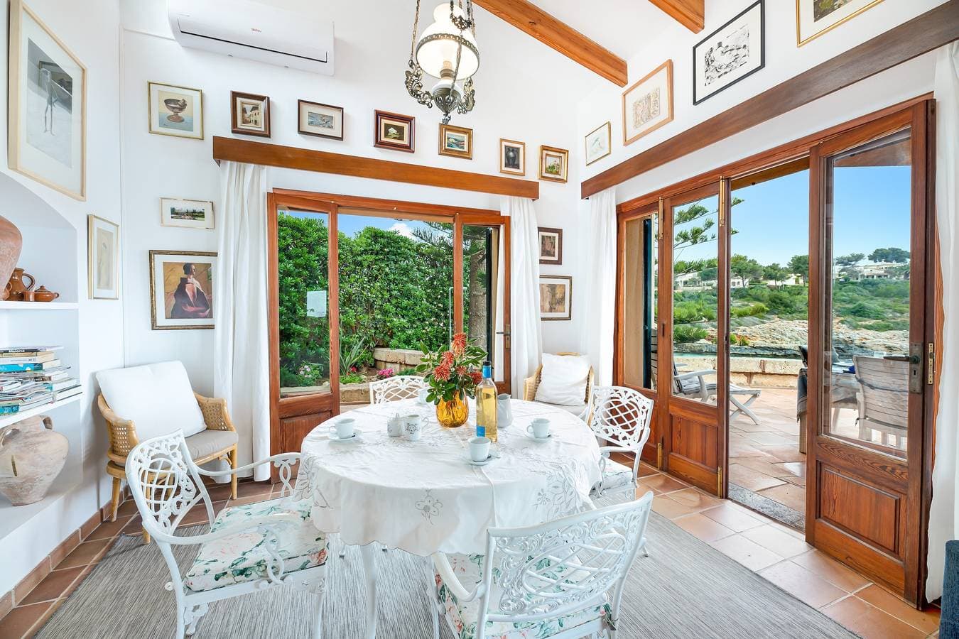 Foto 4 von 27: Villa Es Mirador mit Meerblick, WLAN, Klimaanlage, Terrasse und Garten; Parkplatz vorhanden