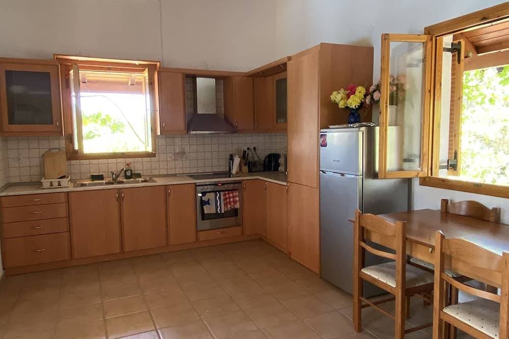 Foto 12 von 30: Quiet 2 bedroom air-conditioned villa with private pool, patio and roof terrace