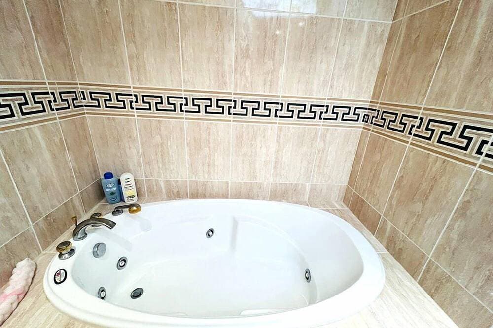 Foto 6 von 19: Apartment for 6 people, 50 m from the coastal path and 500 m from Fort-Bloqué beach, Wi-Fi,...