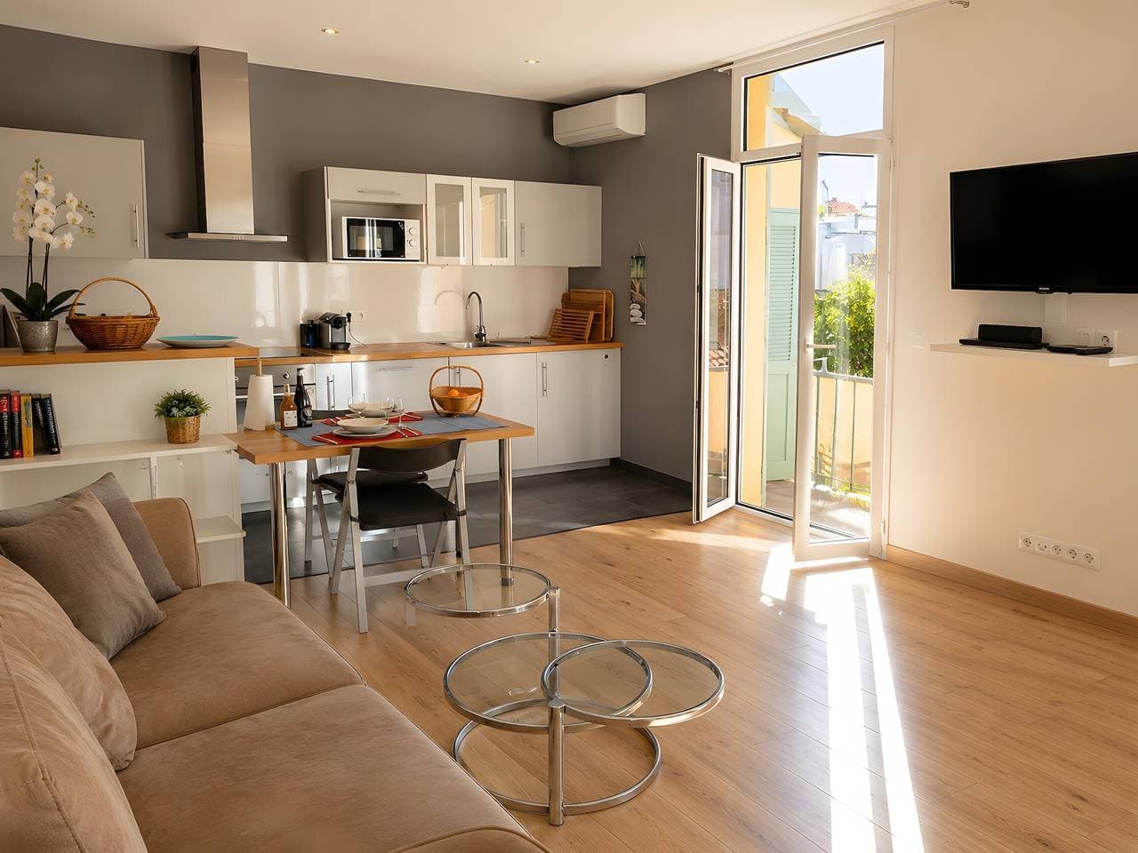Foto 4 von 20: Klimatisiertes 2-Zimmer-Apartment mit Balkon in der Altstadt von Antibes