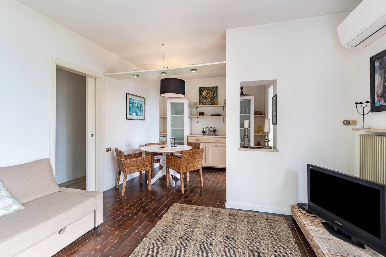Foto 9 von 24: Ferienwohnung 'Villa Verde' mit Blick auf den See, Gemeinschaftspool und Klimaanlage