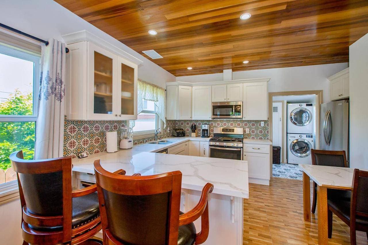 Alameda luxury 2BR 2BA house, AC, near ferry to San Francisco, 2 free parking spaces 1