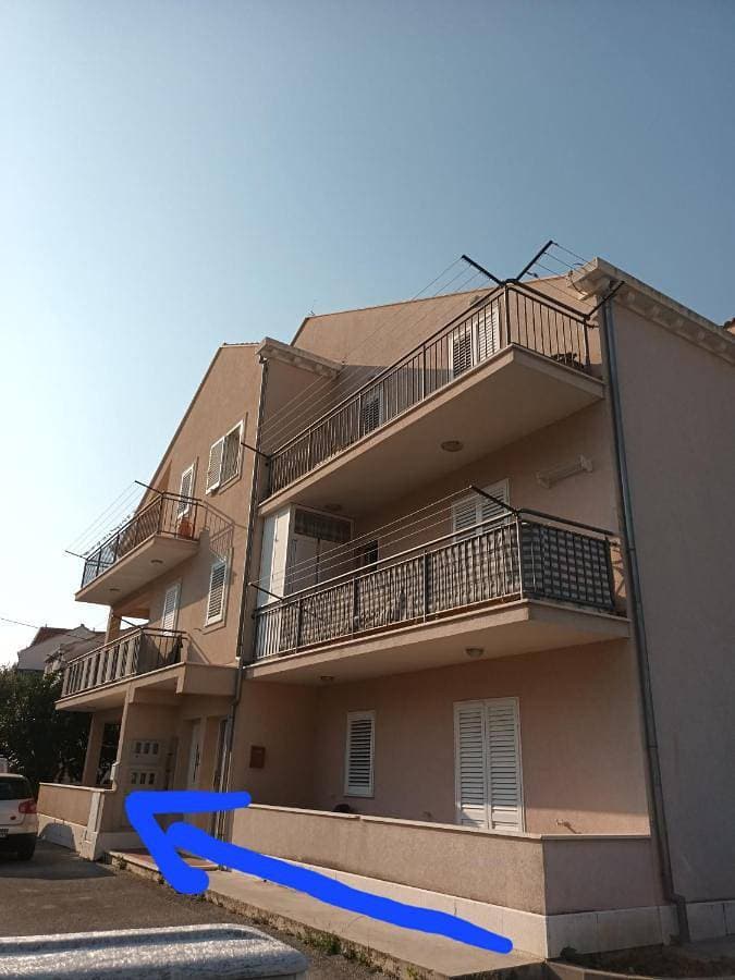 Foto 2 von 43: Two-Bedroom Apartment