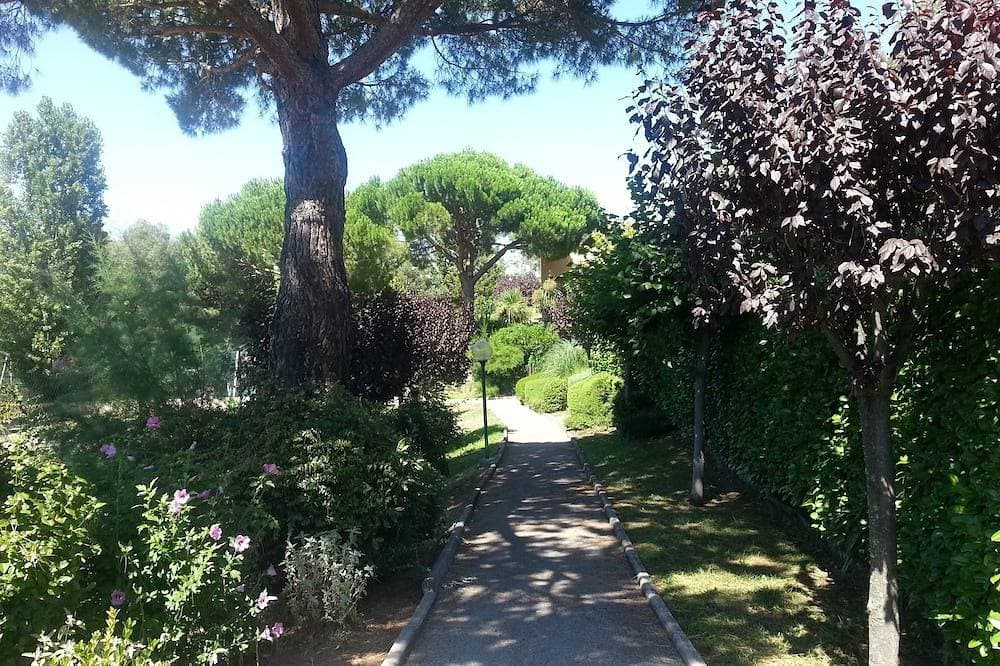 Foto 6 von 19: Cannes Croix des Gardes T2 charmant, privater Garten, Internet, Pool, Garage