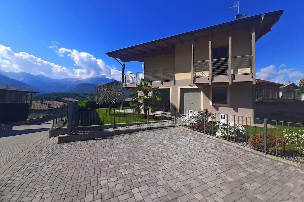 Foto 12 von 25: Selbständiges Ferienhaus mit privaten Pool und Seeblick, am Comer See in Colico.