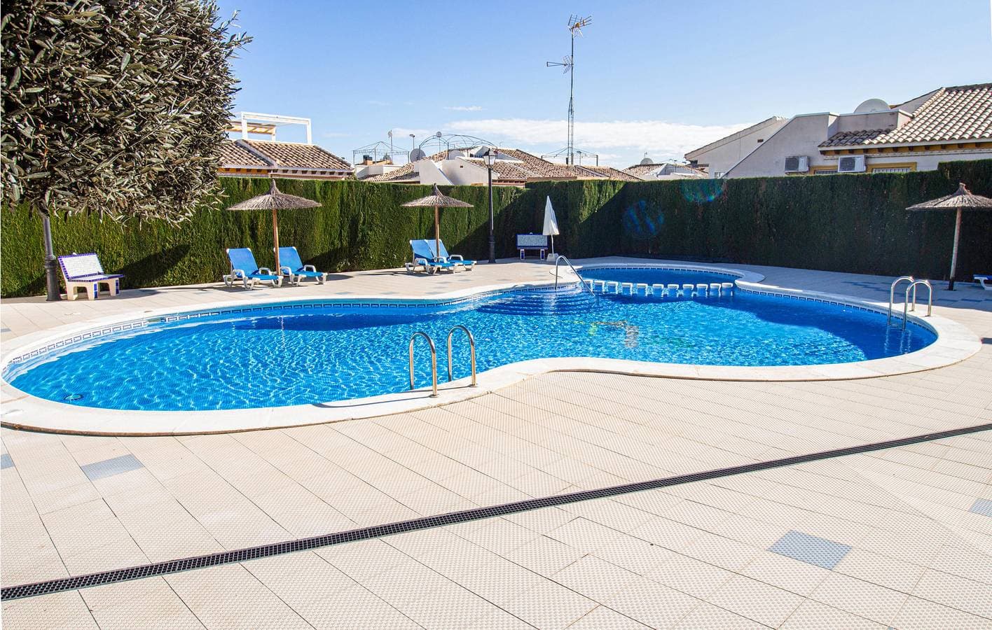 Foto 11 von 29: Klimatisiertes Apartment mit Parkplatz, Pool und Terrasse 1,5 km zum Strand