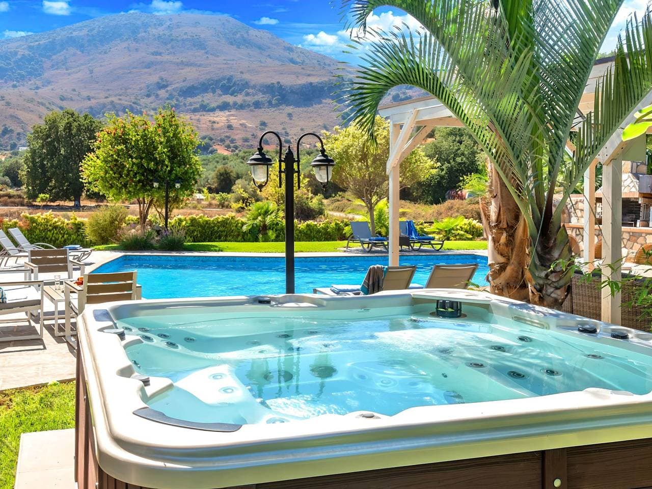 Foto 7 von 44: Mirsini Villa Privater Pool Jacuzzi