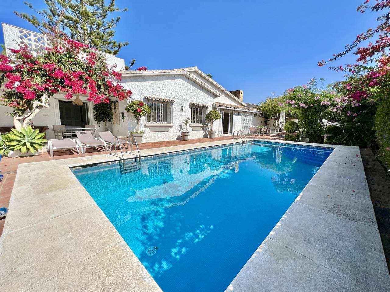 Villa 4 chambre, piscine privé proche de la 1