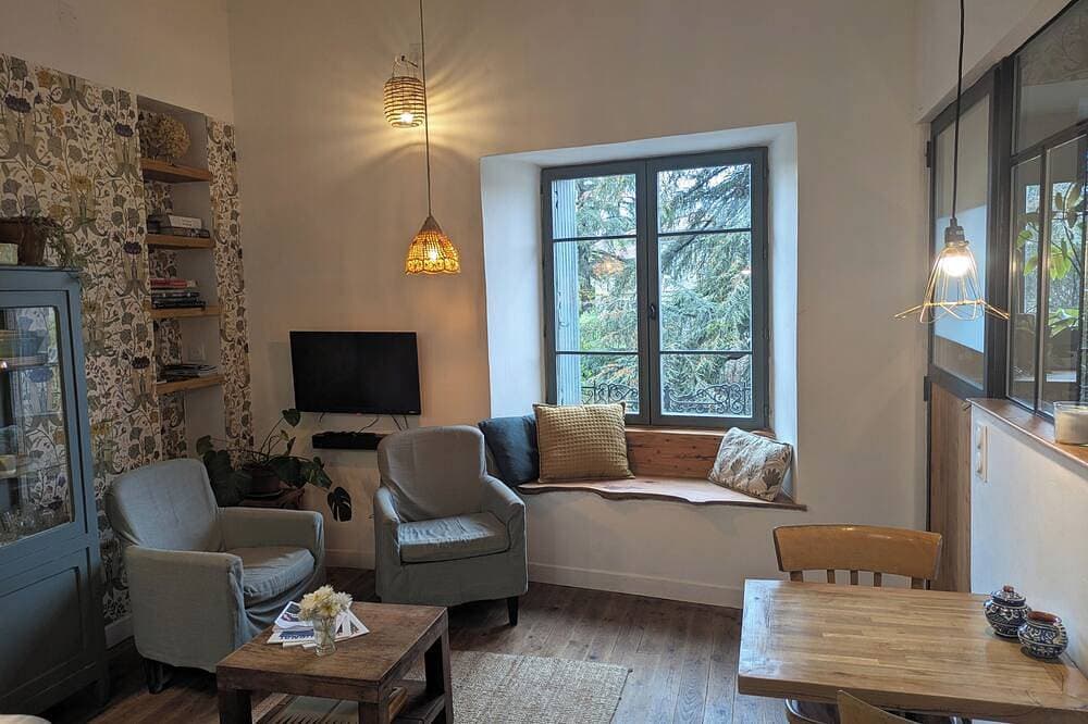 Foto 5 von 21: Charming studio in lovely Les Vans, National Park Monts d'Ardèche, river nearby.