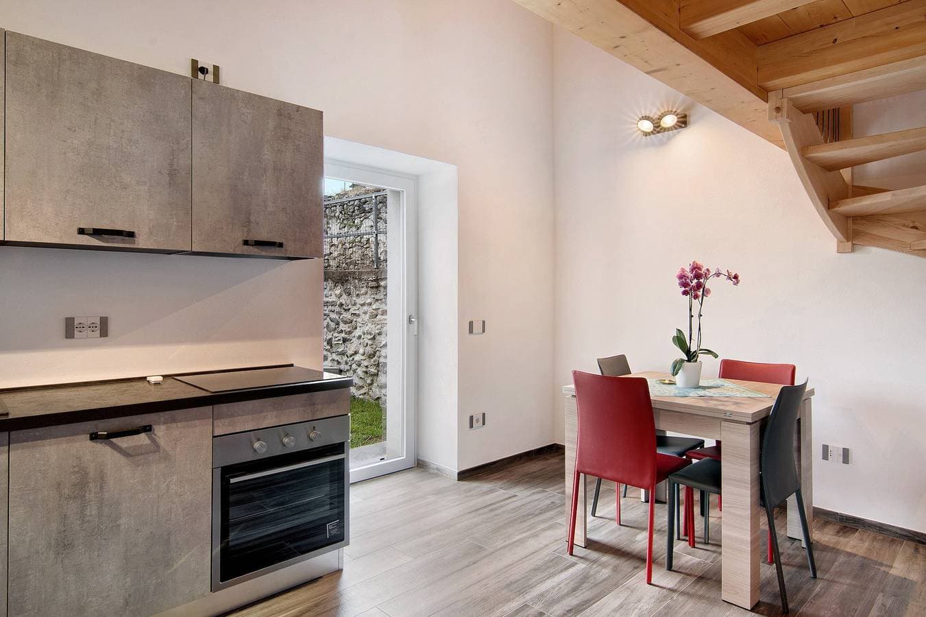 Foto 11 von 26: Ferienhaus 'Jack House' nur wenige Schritte vom See entfernt und mit privatem Parkplatz
