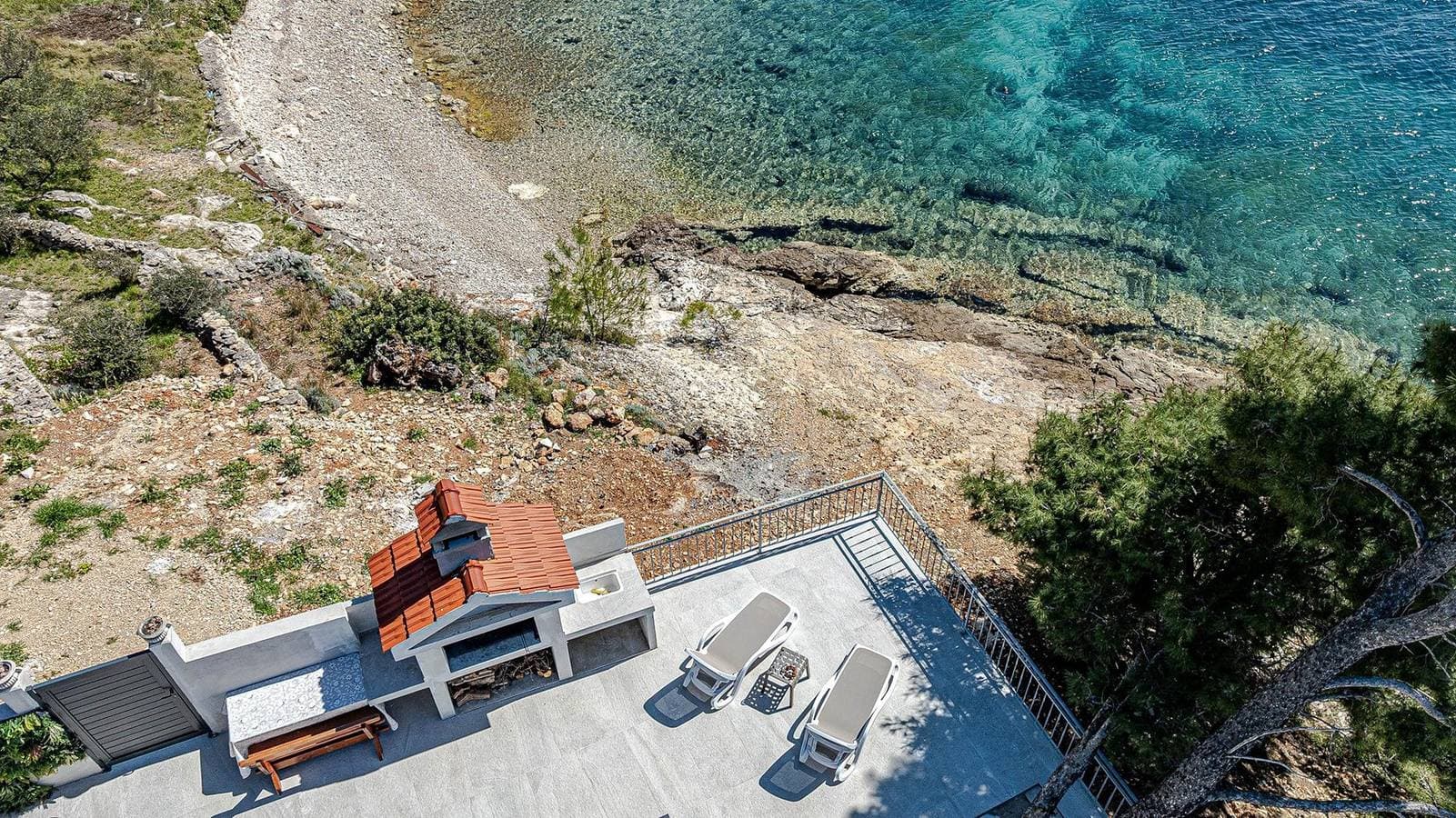 Foto 12 von 47: Schönes Ferienhaus am Meer Ema mit Terrasse