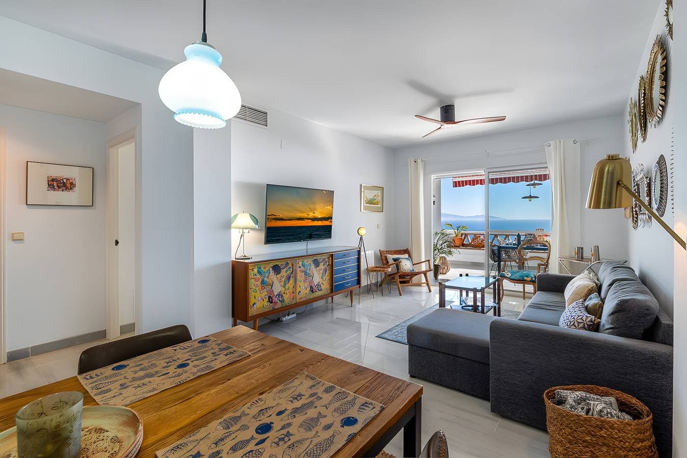 Foto 4 von 38: Apartamento Luci by The Sea mit Meerblick, Pool, Terrasse & WLAN