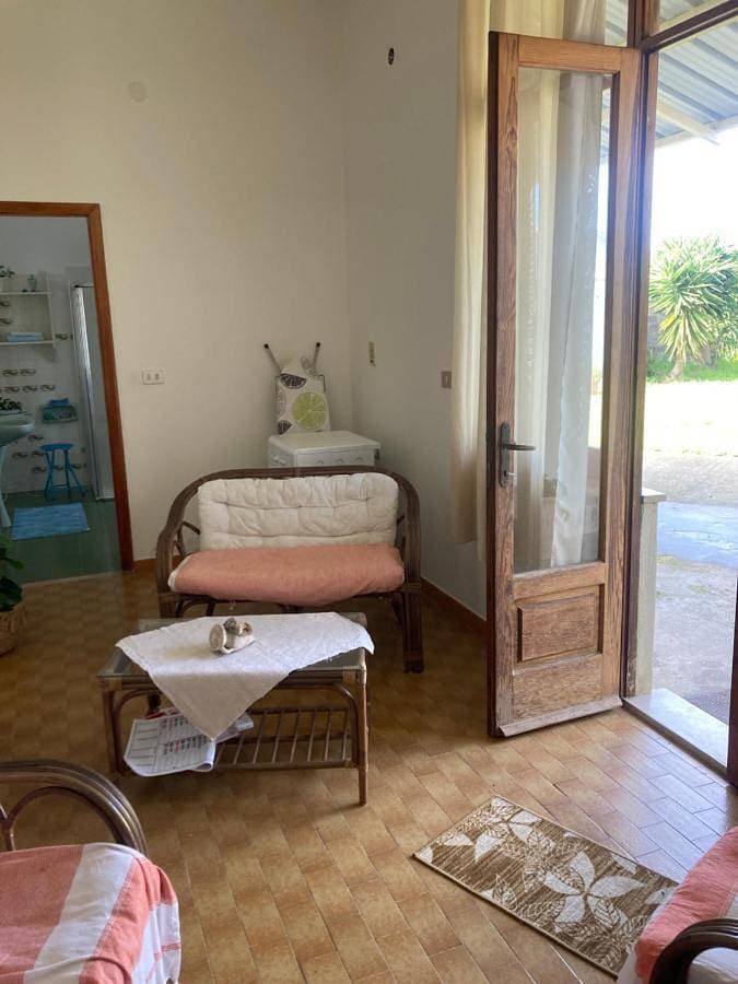 Foto 4 von 6: Three-Bedroom House