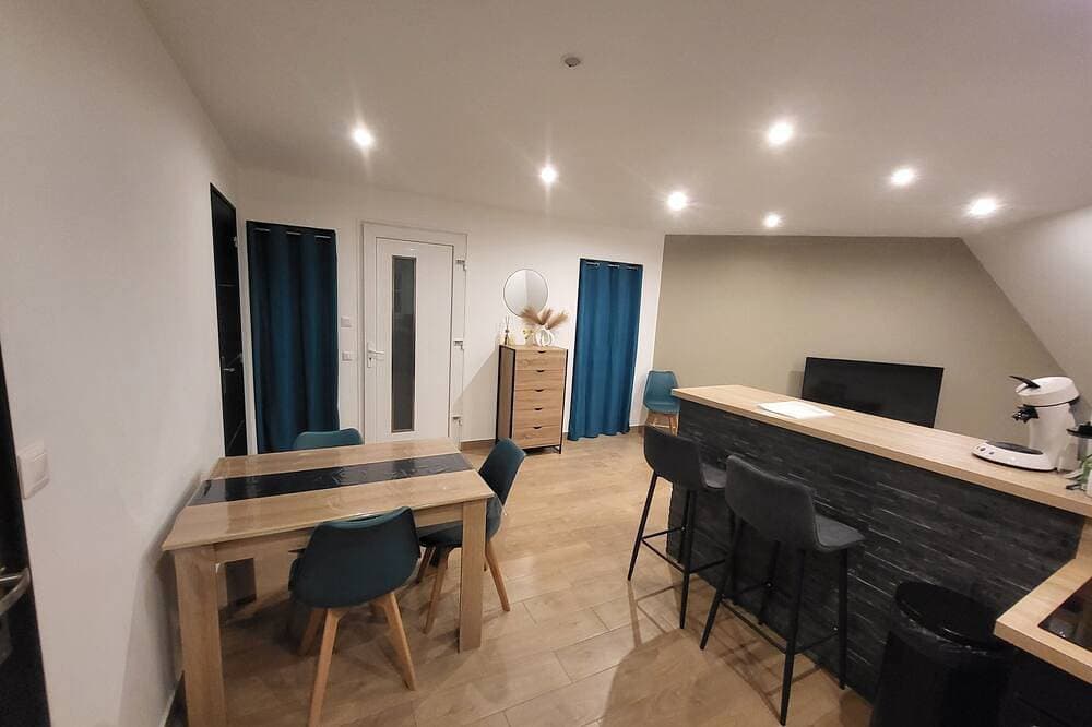 Apartment for 4 people, 5 minutes walk from the station and downtown! 1
