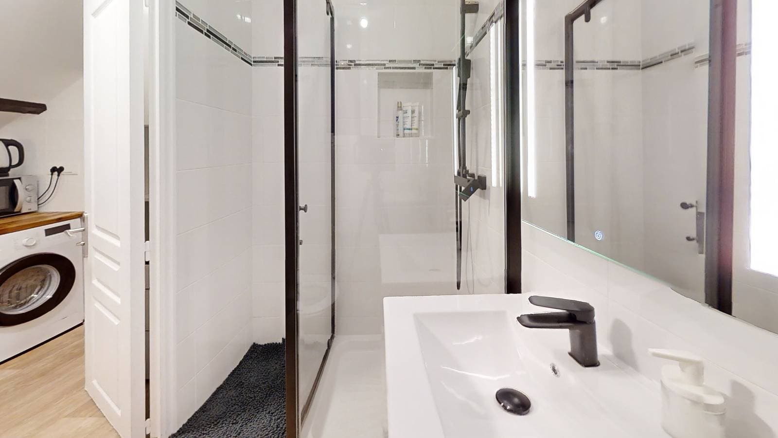 Foto 8 von 33: Appartement 'Isolé Calme Bord De Seine Jardin' mit Balkon und WLAN