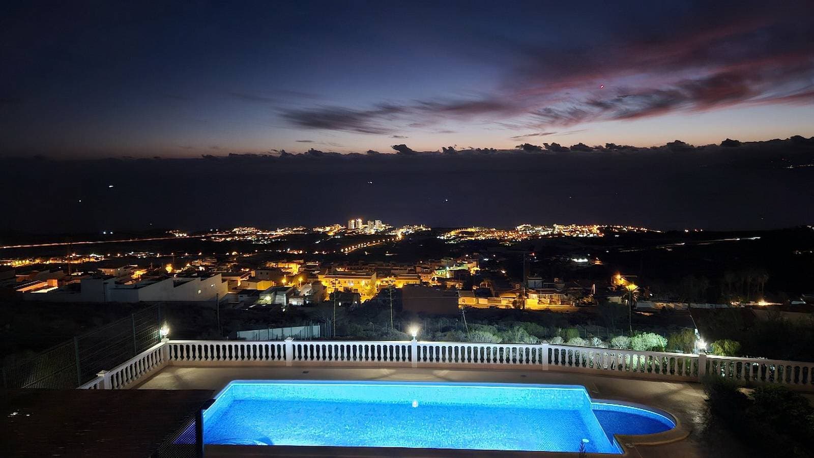 Foto 4 von 45: Ferienvilla 'Cool 4-bedroom with Sea Views' mit Meerblick, WLAN und Klimaanlage