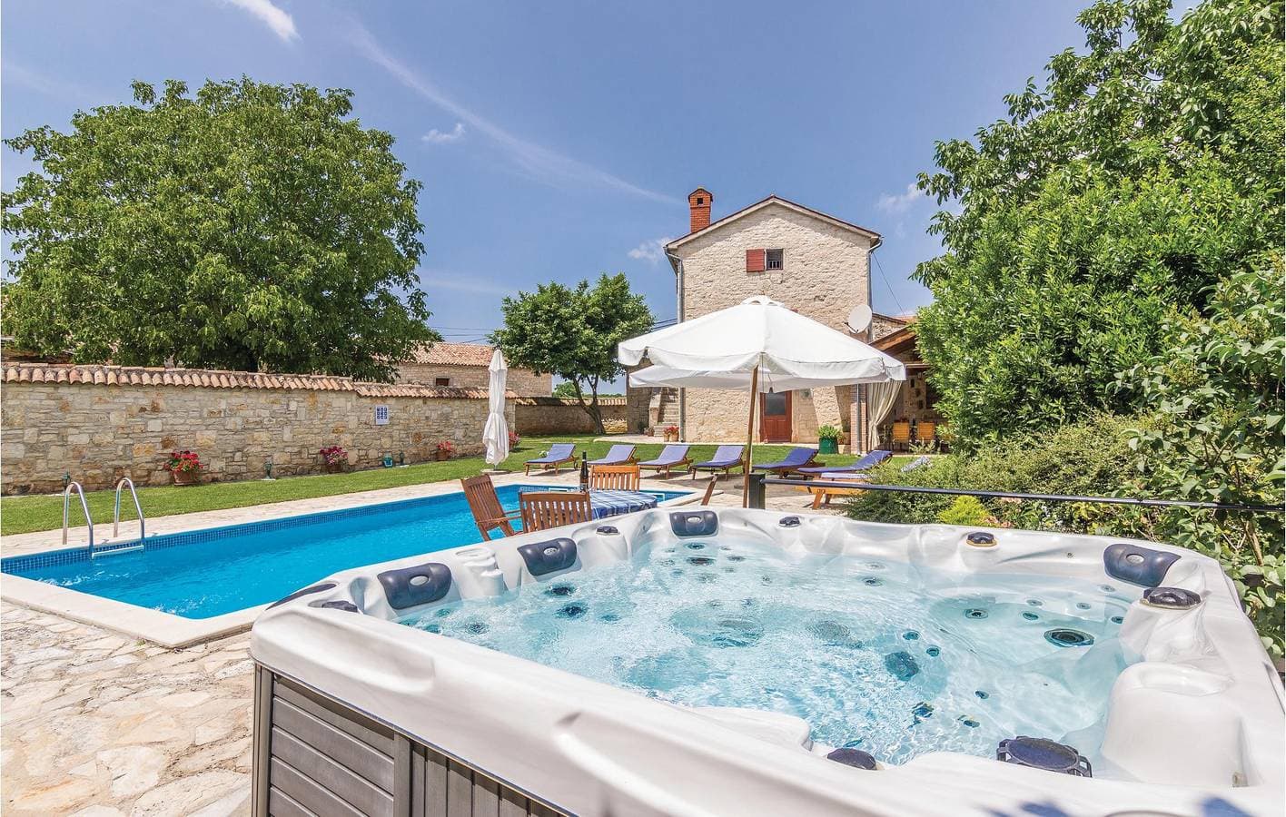 Foto 11 von 53: Gemütliche Ferienwohnung mit Pool und Terrasse in Jakovici – 600 m vom Stadtzentrum entfernt