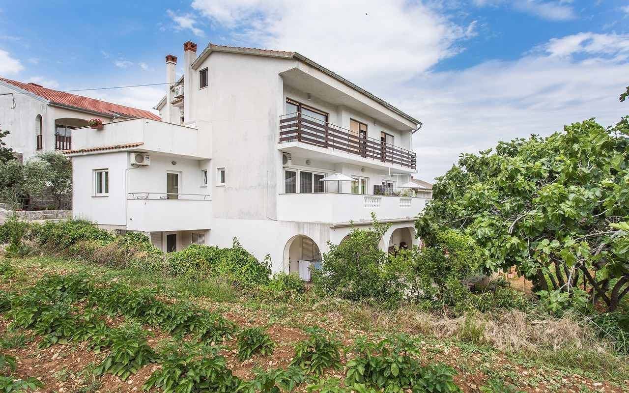 Foto 11 von 31: Ferienwohnung mit Klimananlage und Terrasse