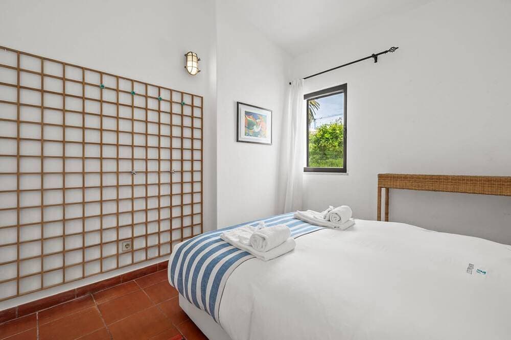 Foto 5 von 30: Beachfront Apartment with Sea View Balcony Luz
